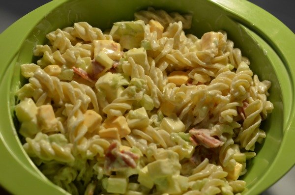 Cheesy-pepperoni-pasta-salad