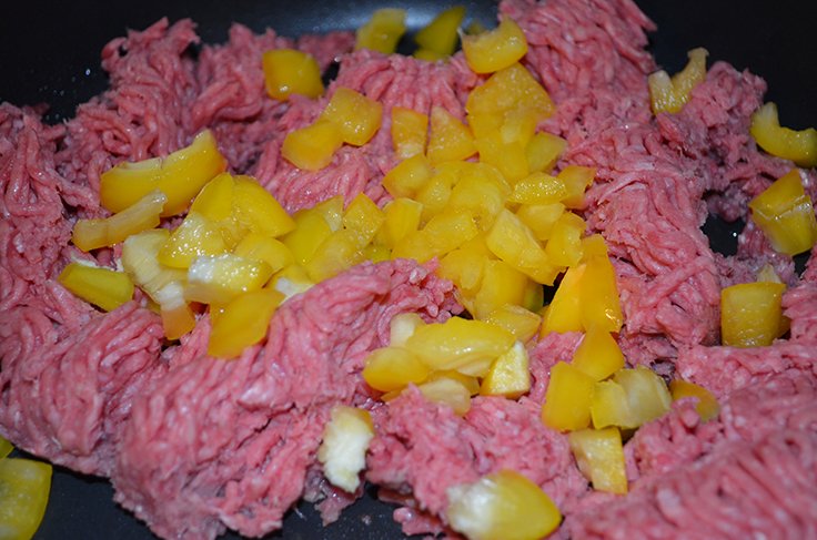 ground beef & yellow bell peppers