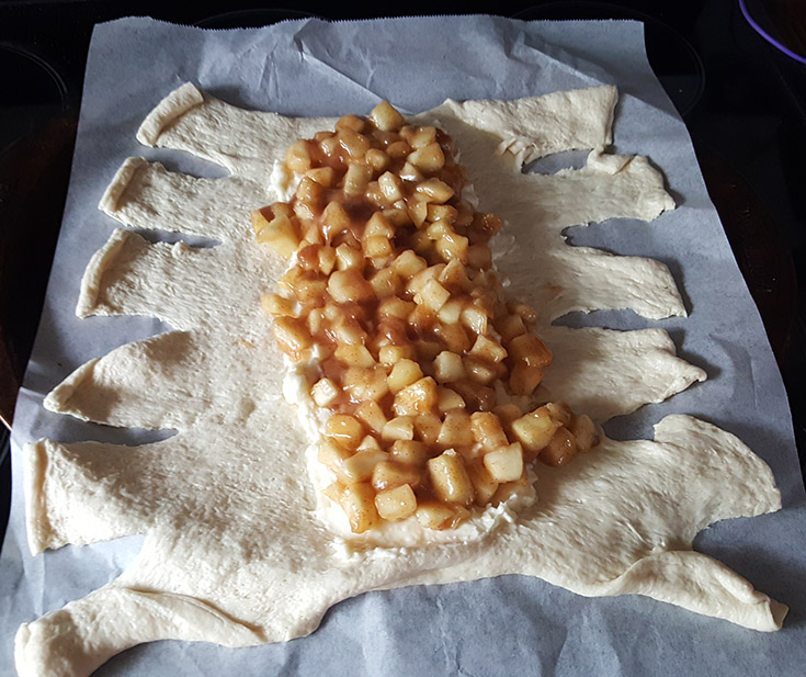 Making Braided Apple Strudel